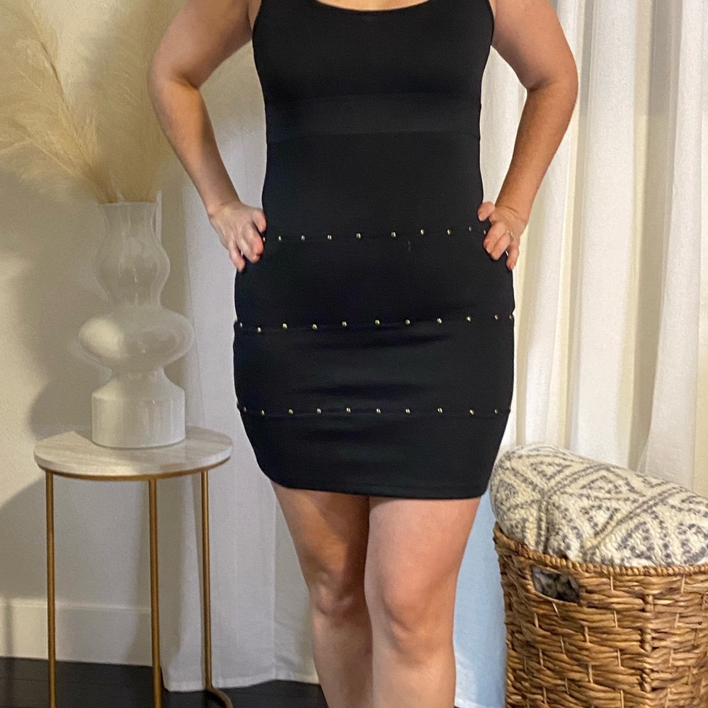 Dresses - Picture 3 of 3